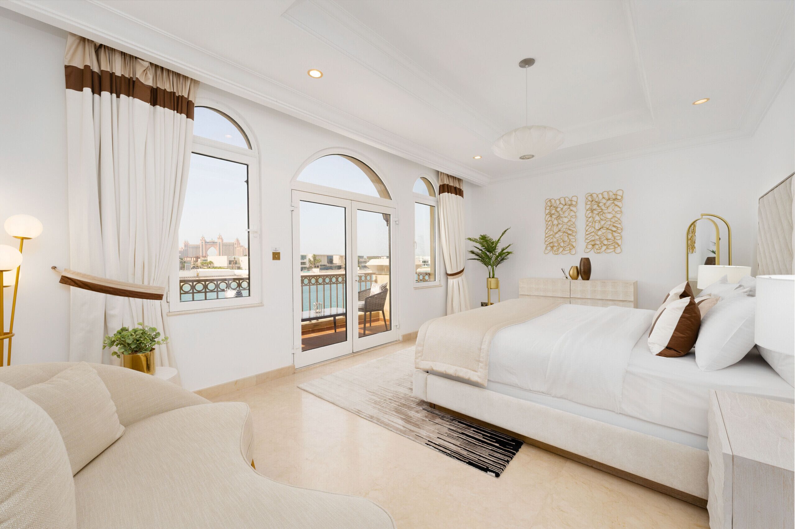 5 soverom, safe på rommet, strykejern/-brett og sengetøy