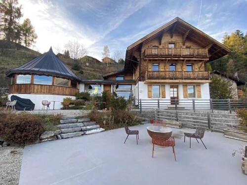 Chalet 12 personnes - vue exceptionnelle - proche des pistes et bains thermaux