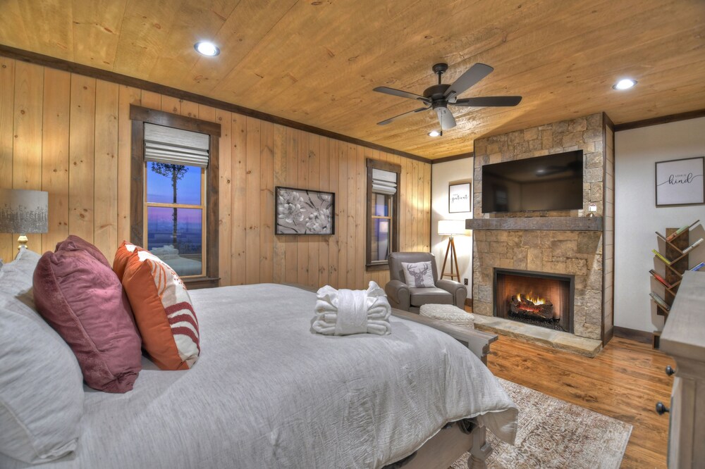 Wine Down Ridge Amazing Mountain View and 10 minutes to downtown Blue