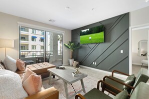 Smart TV, impianto stereo, studio