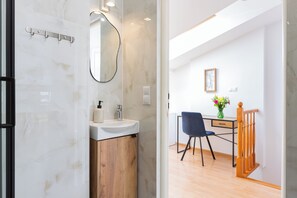 Apartment | 2 bedrooms, soundproofing, iron/ironing board, cribs/infant beds