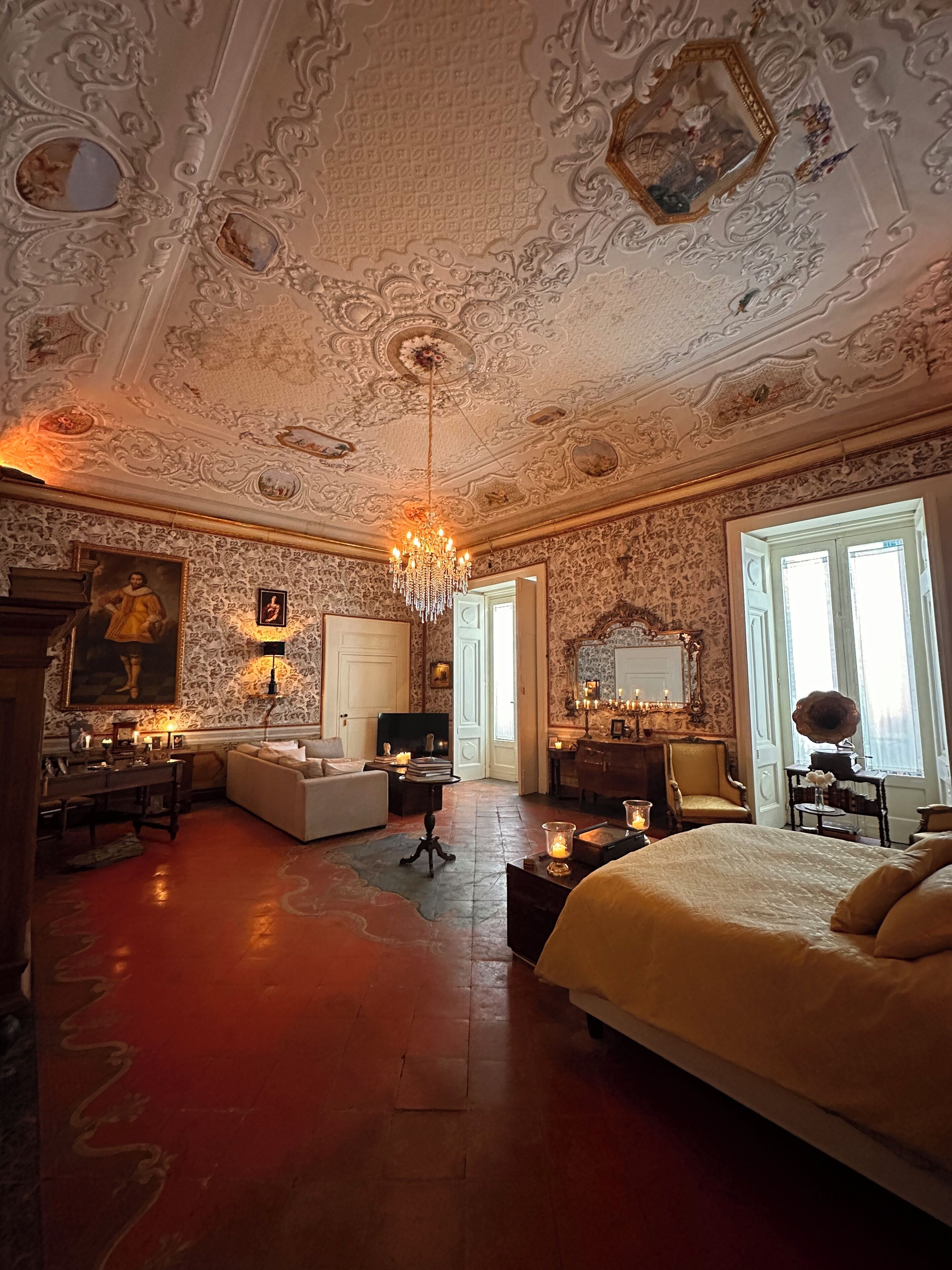 Executive Suite | Premium bedding, laptop workspace, blackout drapes, iron/ironing board