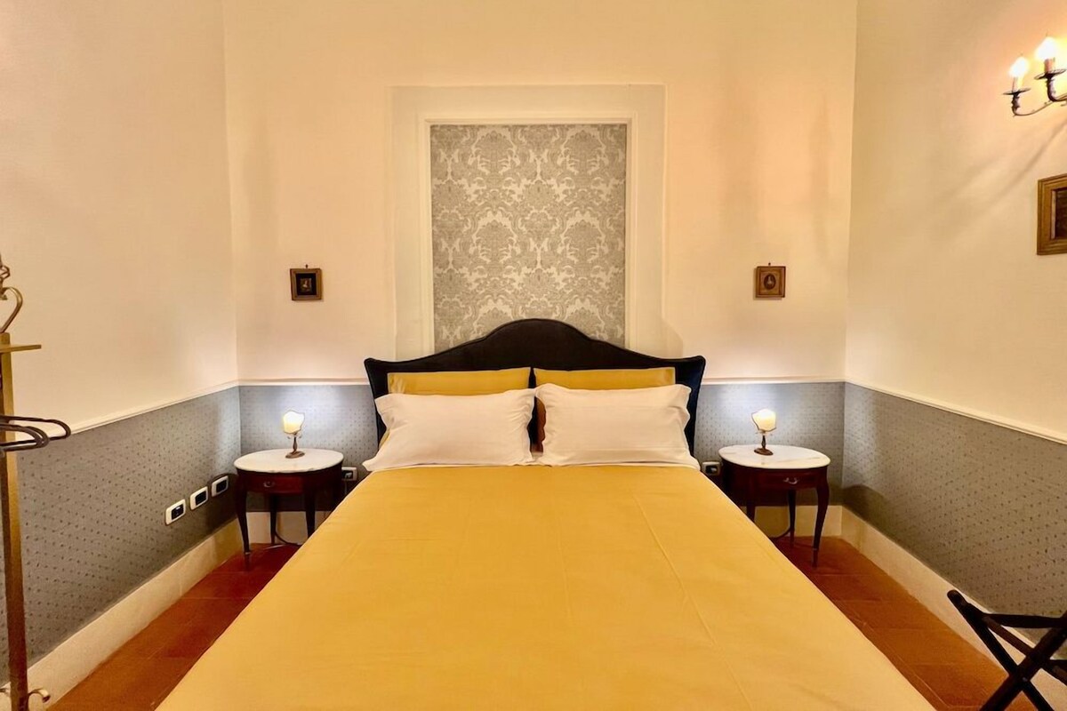 Premium bedding, in-room safe, laptop workspace, blackout drapes