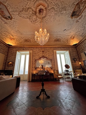 Executive Suite | Premium bedding, laptop workspace, blackout drapes, iron/ironing board