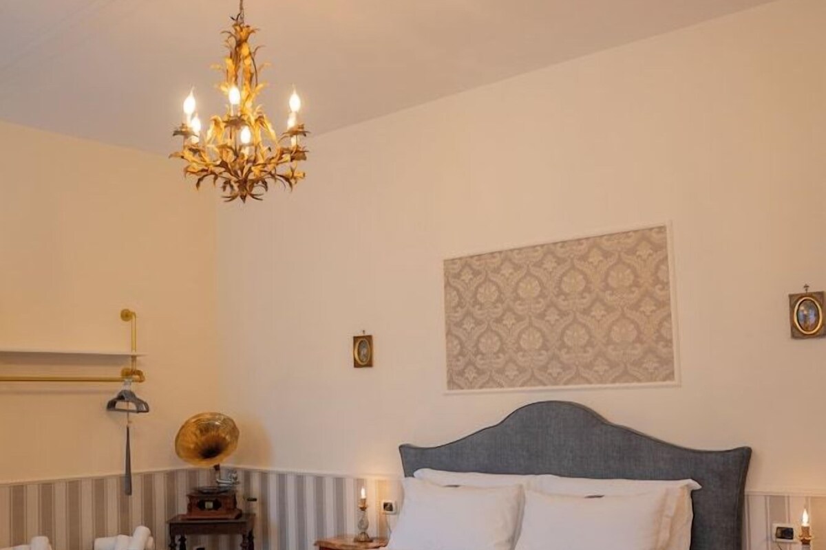 Premium bedding, in-room safe, laptop workspace, blackout drapes