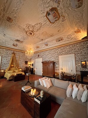 Executive-Suite | 1 Schlafzimmer, hochwertige Bettwaren, laptopgeeigneter Arbeitsplatz