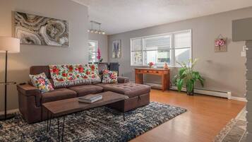 テレビ、暖炉、書斎 / ワークスペース