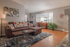 Fernseher, Kamin, Arbeitsbereiche