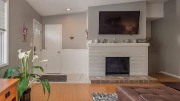 TV, fireplace, offices