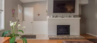 Downtown WestChester Casa with King Beds