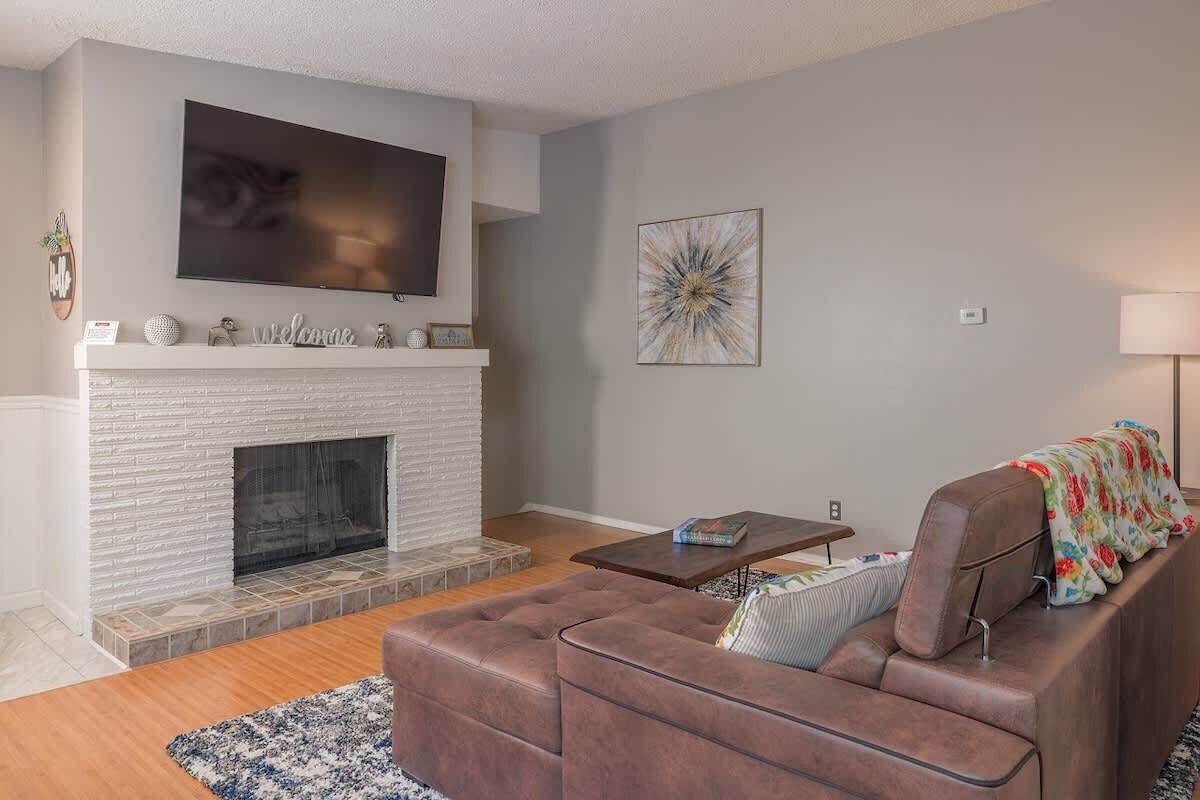 TV, fireplace, offices