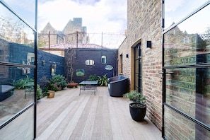 Terrace/patio - Notting Hill 2 Bed with Sauna - by Out of Office Lifestyle (London)