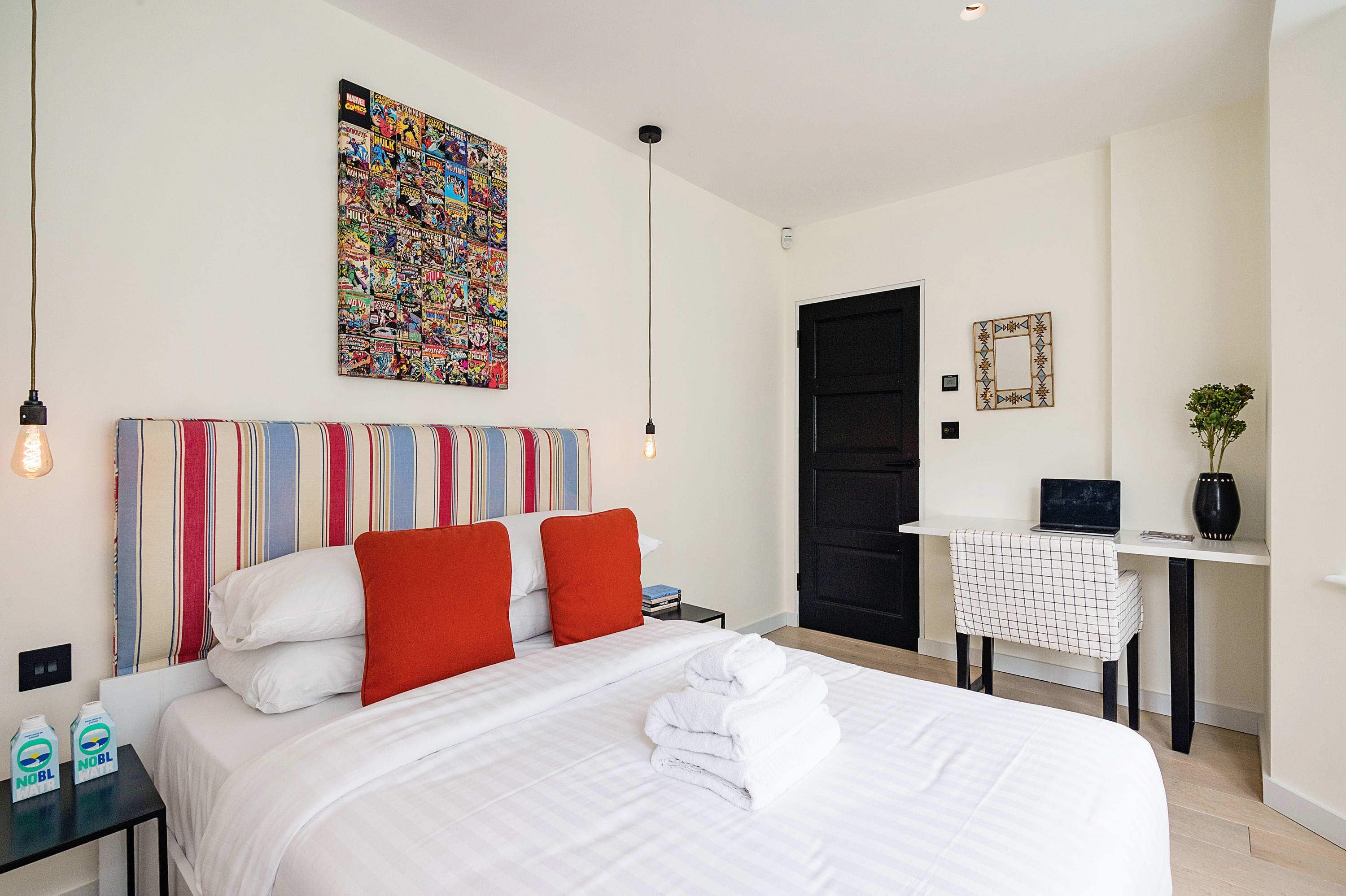 2 bedrooms, desk, iron/ironing board, WiFi