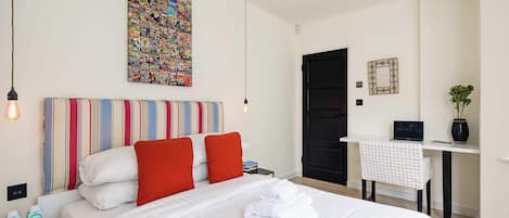 2 bedrooms, desk, iron/ironing board, WiFi