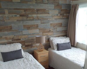 Chalet | 2 bedrooms, iron/ironing board, free WiFi, bed sheets