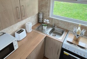 Alpehytte | Privat køkken | Køleskab, mikrobølgeovn, ovn, kogeplade