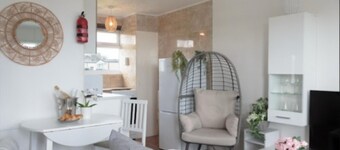 2 Bed Chalet Sleeps 4- Parking, Garden, Near Beach