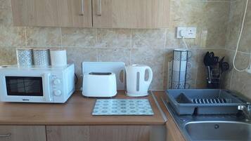 Chalet | Private kitchen | Fridge, microwave, oven, stovetop