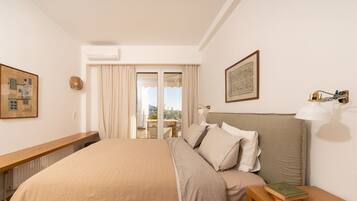 2 bedrooms, iron/ironing board, travel crib, free WiFi