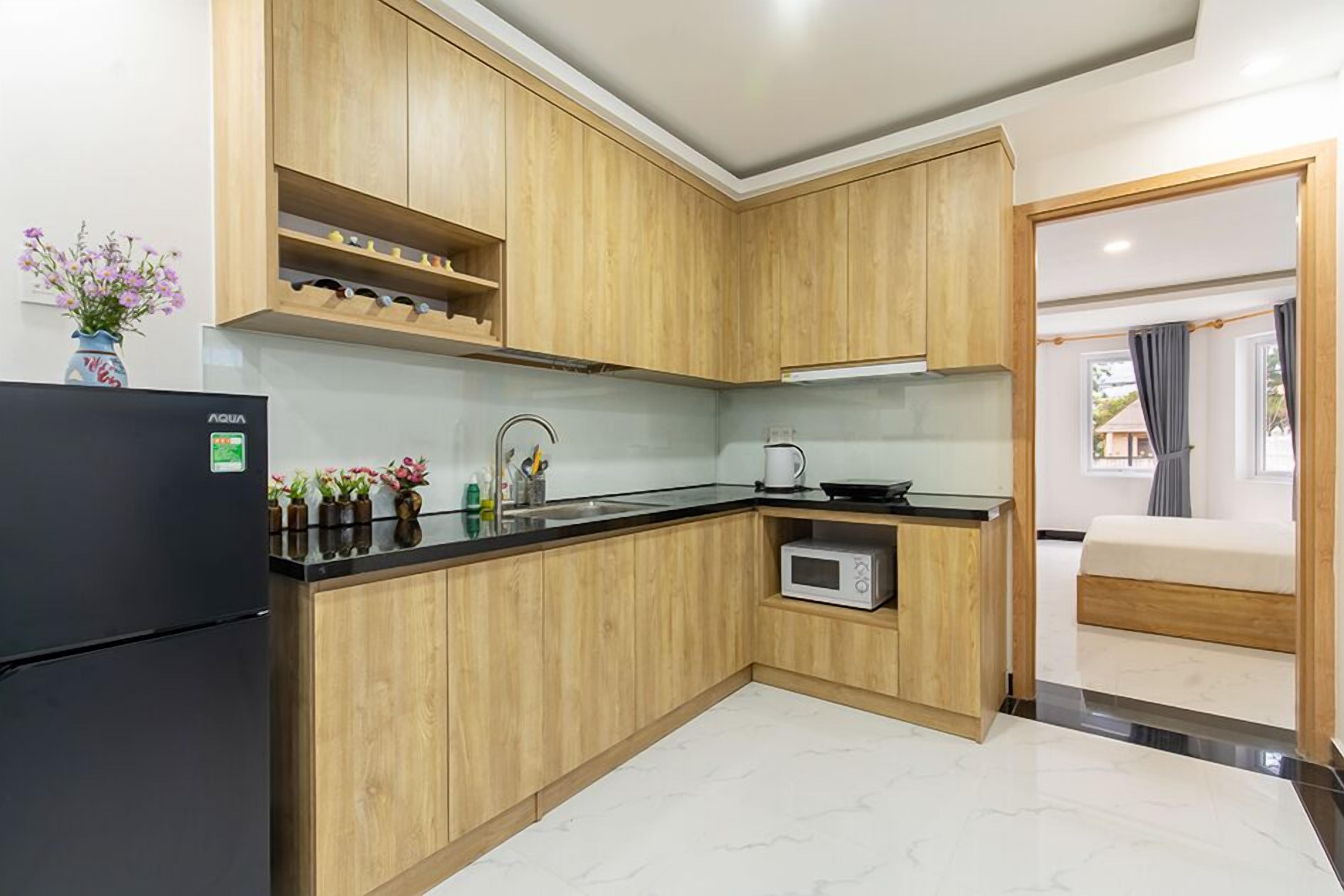 Premium Apartment | Private kitchen | Fridge, microwave, rice cooker, cookware/dishes/utensils