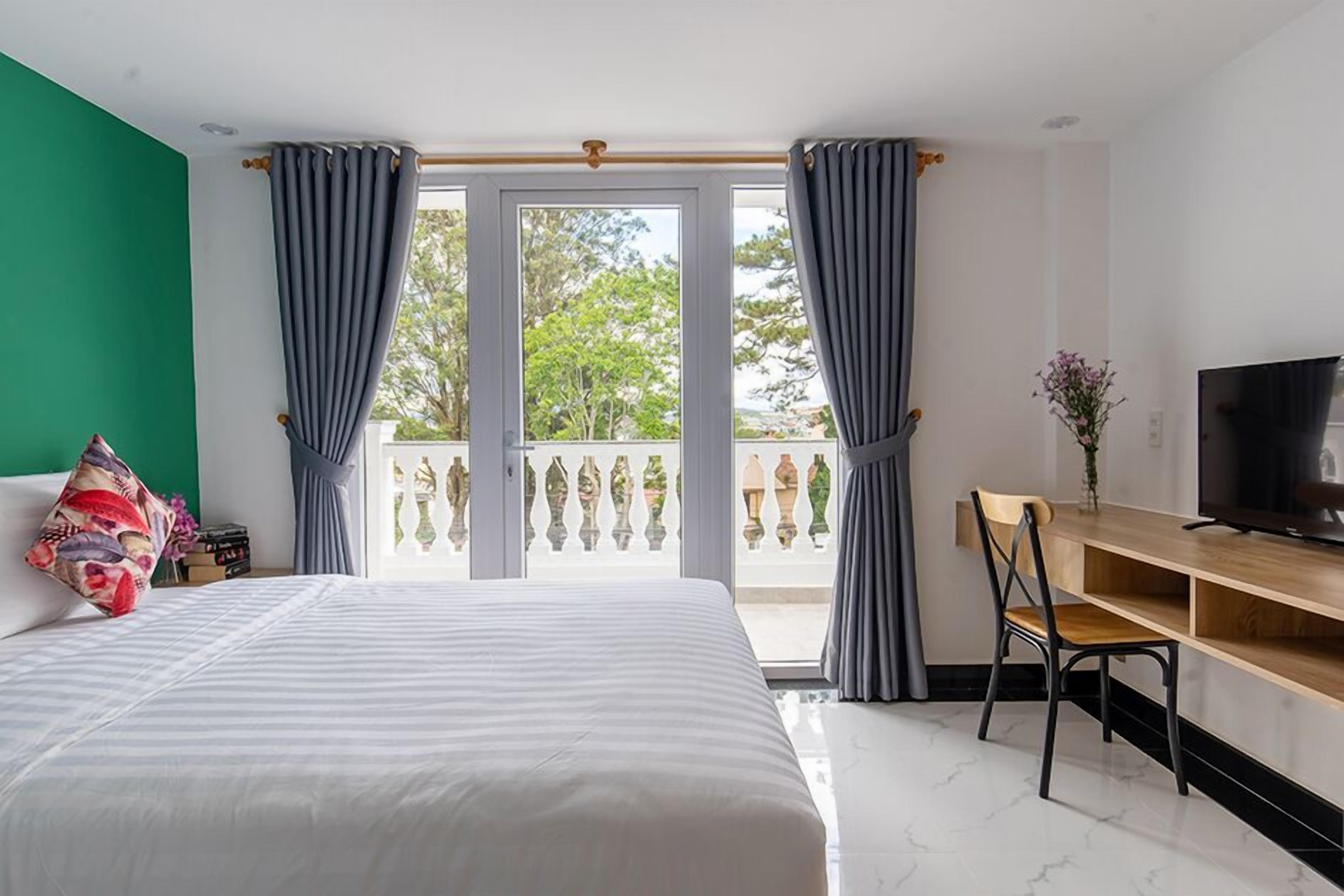 Premium Apartment | Minibar, desk, soundproofing, iron/ironing board