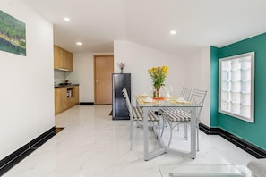 Premium Apartment | Private kitchen | Fridge, microwave, rice cooker, cookware/dishes/utensils