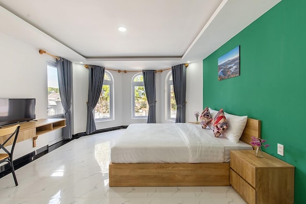 Premium Apartment | Minibar, desk, soundproofing, iron/ironing board