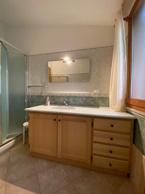 Shower, bidet