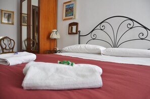 4 Schlafzimmer, Schreibtisch, Bügeleisen/Bügelbrett, kostenloses WLAN