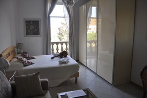 4 Schlafzimmer, Schreibtisch, Bügeleisen/Bügelbrett, kostenloses WLAN