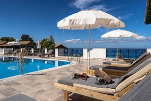 Pool - Apartment In A Hotel 'Sunset Triple 2' with Sea View, Wi-Fi and Air Conditioning (Lefkada)