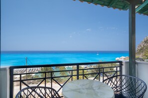 Outdoor dining - Studio Apartment 'Sunset Triple 1' with Sea View, Wi-Fi and Air Conditioning (LEFKADA)