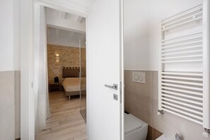 Shower, hair dryer, towels - Apartment 'Ama' with Balcony, Wi-Fi and Air Conditioning (Albenga)
