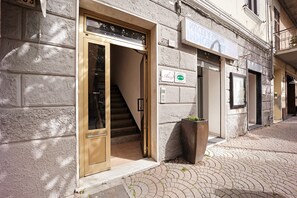 Exterior detail - Apartment 'Ama' with Balcony, Wi-Fi and Air Conditioning (Albenga)