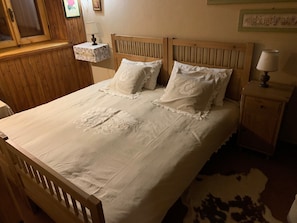 4 bedrooms, iron/ironing board, free WiFi, bed sheets