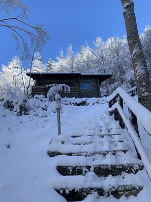 Property grounds - Chalet 'Baita Le Pozze' with Mountain View, Private Garden and Wi-Fi (Abetone)
