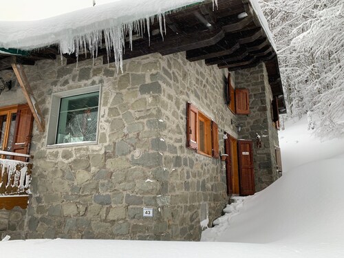 Chalet "Baita Le Pozze" avec vue sur les montagnes, jardin privé et Wi-Fi