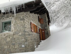 Exterior - Chalet 'Baita Le Pozze' with Mountain View, Private Garden and Wi-Fi (Abetone)