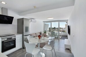 Interior - Holiday Apartment "Tamaran Bureba 511" with Sea View, Shared Heated Pool & Wi-Fi (Maspalomas)