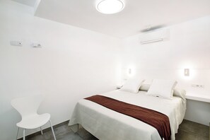 1 slaapkamer, een strijkplank/strijkijzer, gratis wifi, beddengoed