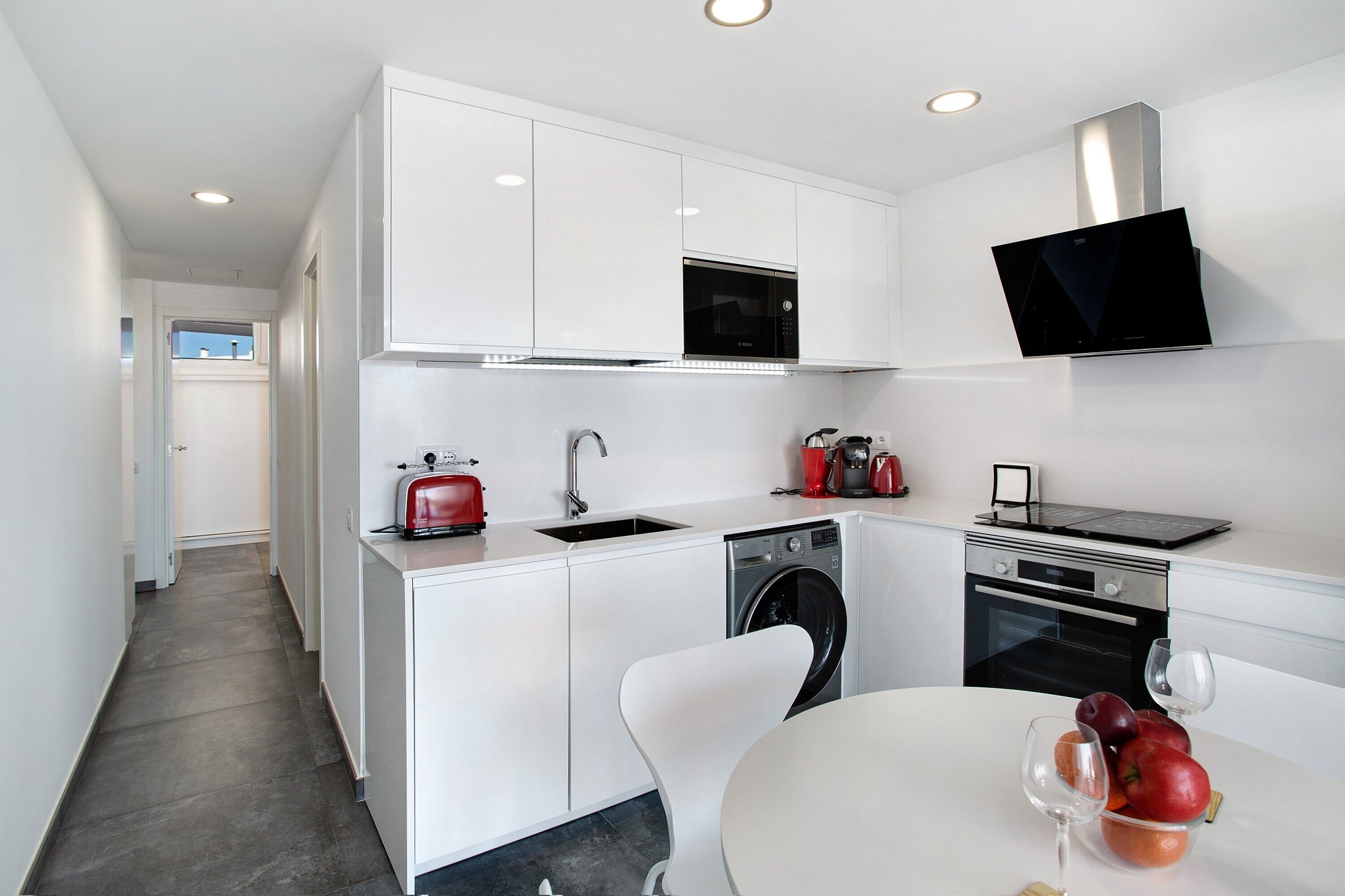 Kühlschrank, Mikrowelle, Ofen, Herdplatte