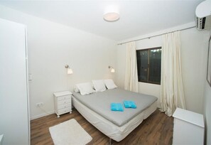 5 quartos, Wi-Fi de cortesia, roupa de cama