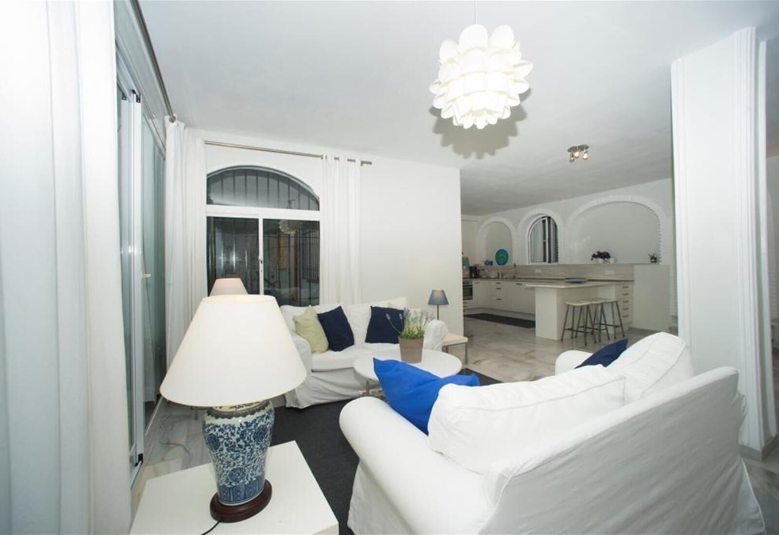 Televisie en een open haard