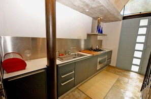 Fridge, microwave, oven, stovetop - Holiday Home 'Sa Portassa' with Sea View, Wi-Fi and Air Conditioning (Felanitx)