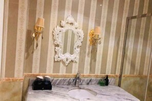 Soap, shampoo - Nanhu Garden Hotel (Guiyang)