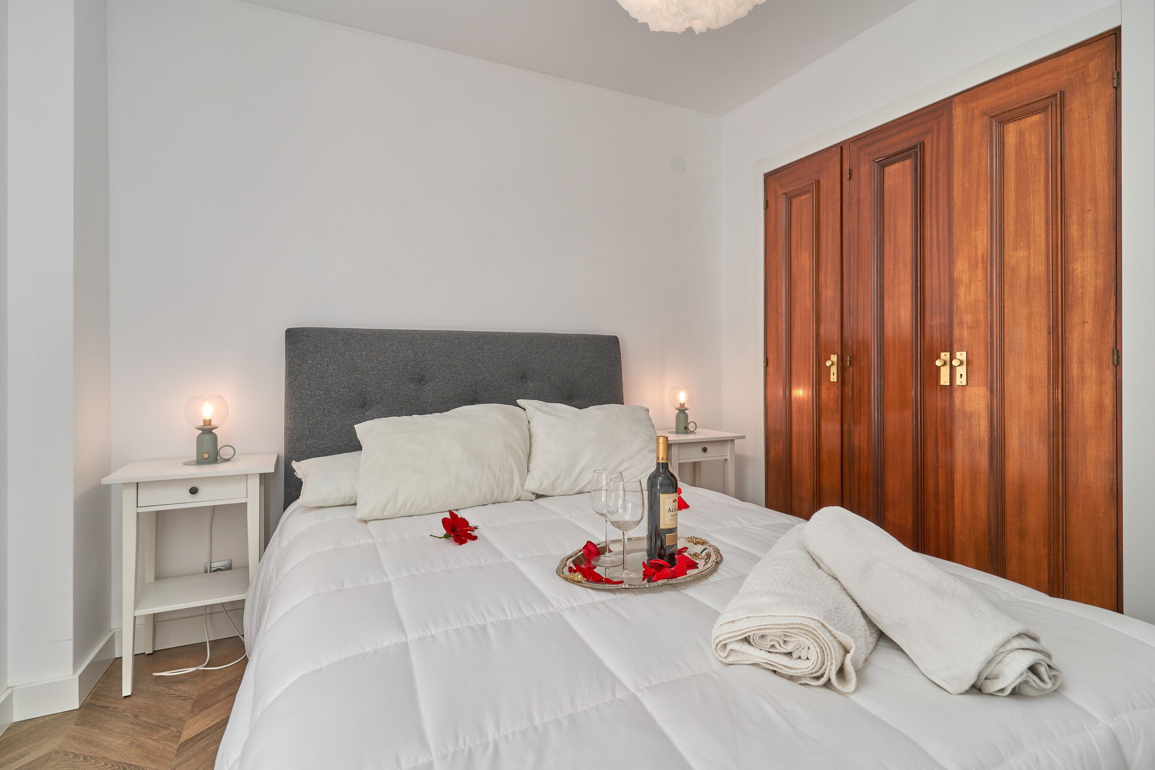 2 slaapkamers, een strijkplank/strijkijzer, gratis wifi, beddengoed