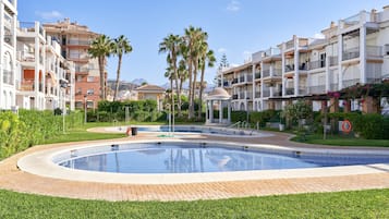 Alberca techada y alberca climatizada