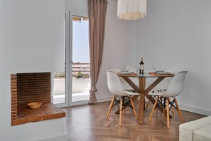 Dining - Apartment 'La Mejor' with Sea View, Shared Pool and Wi-Fi (Torrox)