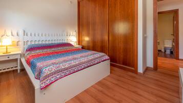 4 Schlafzimmer, Bügeleisen/Bügelbrett, kostenloses WLAN, Bettwäsche