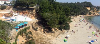 Appartement 'Turó De Tjelle' met zeezicht, WiFi en airconditioning